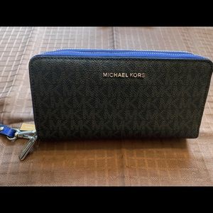 Michael Kors wristlet wallet